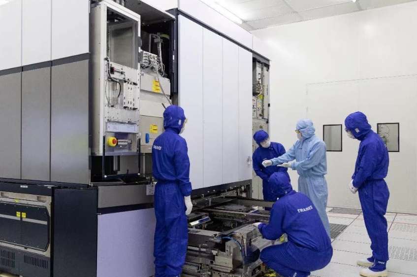 ASML Hit by Market Downturn
